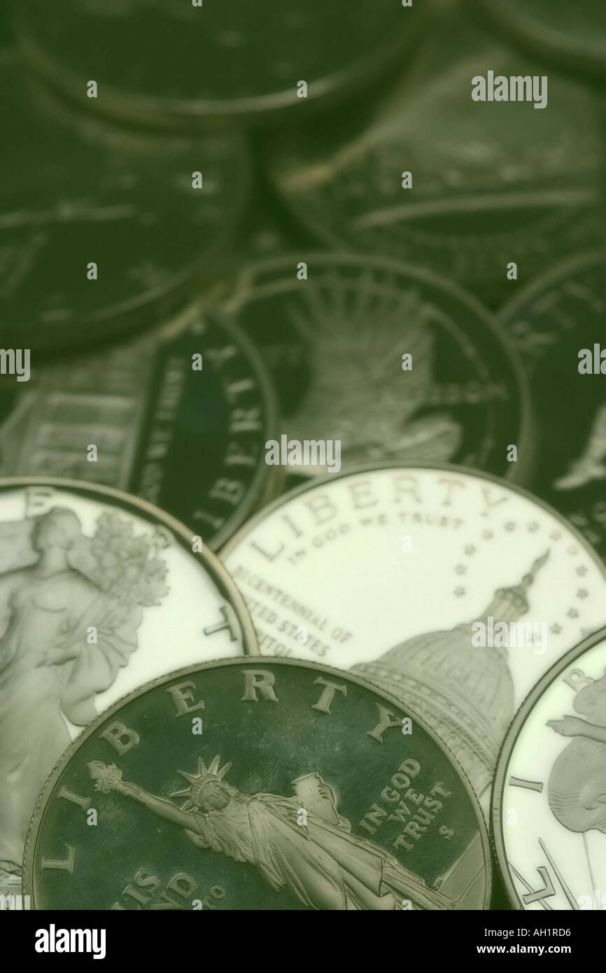 Près d'un grand nombre de pièces d'argent américaines dollar liberty vert colorisée Banque D'Images