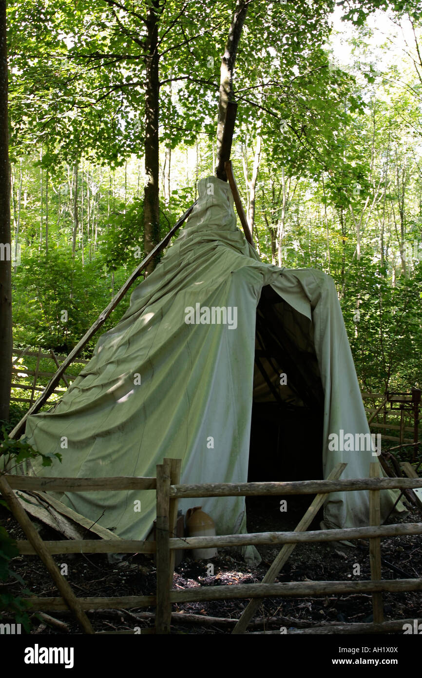 La hutte de charbonnier dans les bois Banque D'Images