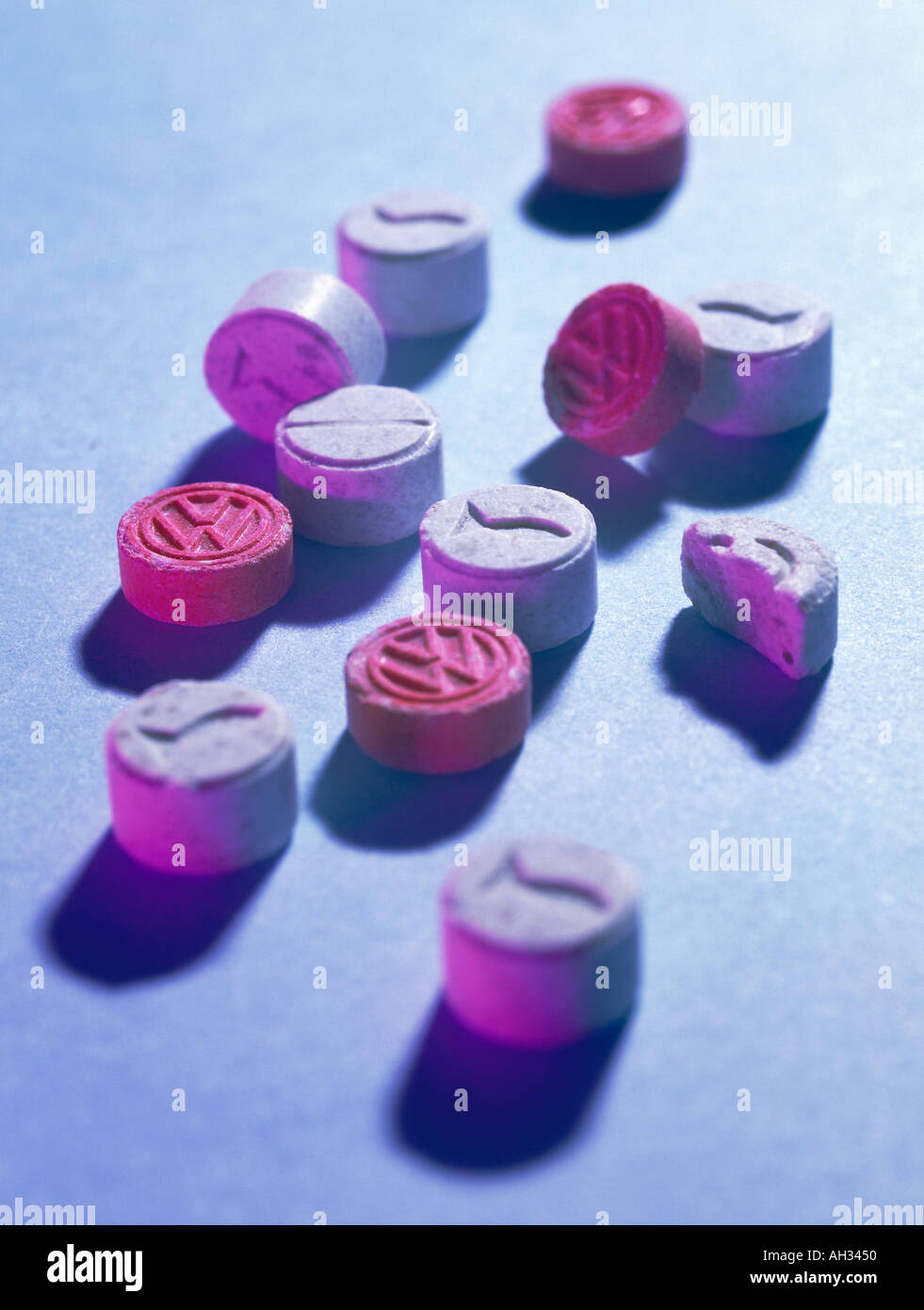 Sélection de l'Ecstasy Ecstasy marque 34 methylenedioxymetamphetamine comprimés l'Ecstasy est une drogue illégale Banque D'Images