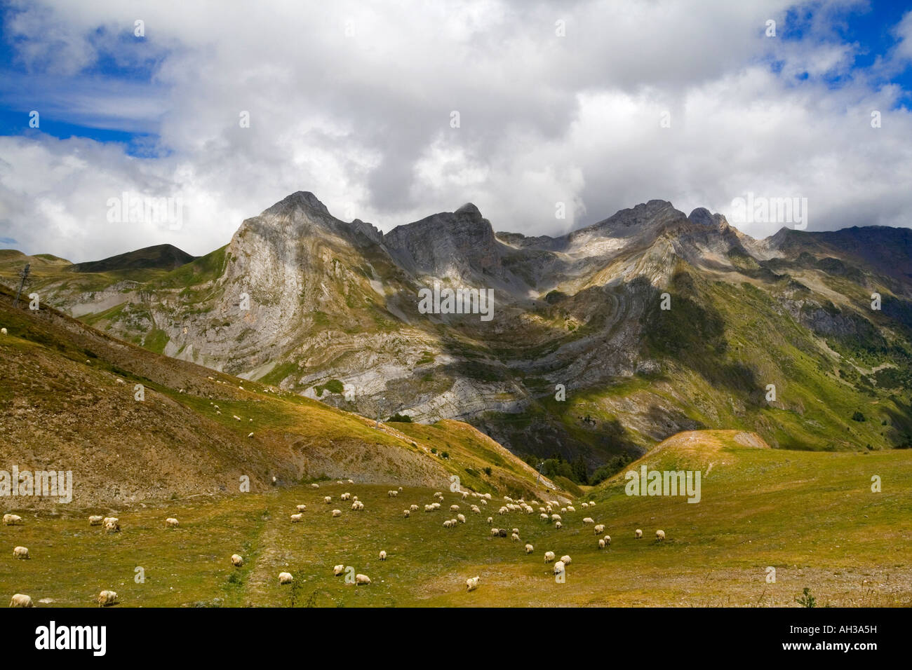 Vue des montagnes, près du Lac d'Artouste dans le Parc National des Pyrénées au sud ouest de la France l'Europe Banque D'Images