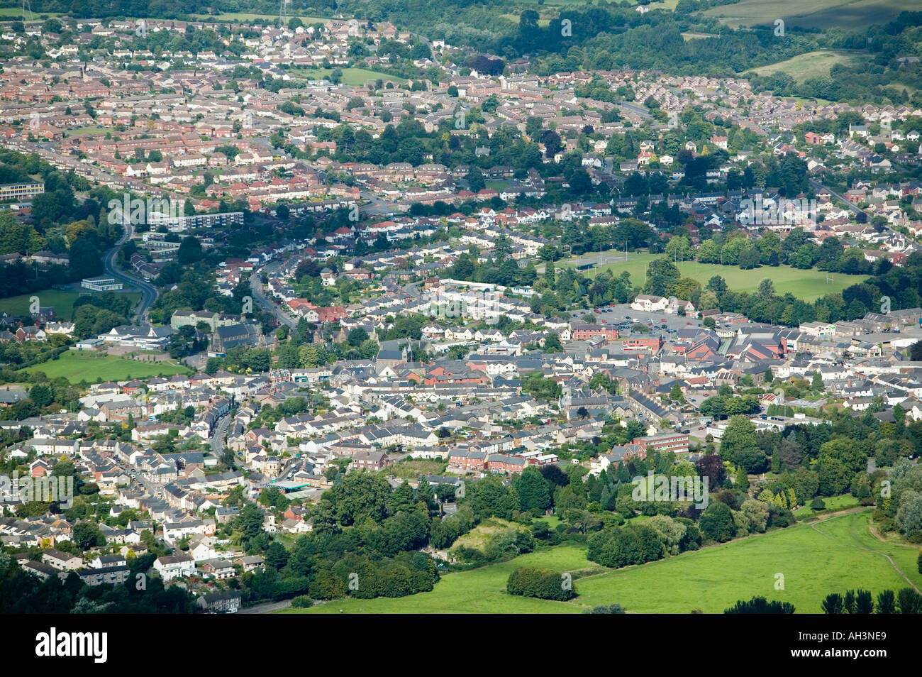 Vue sur la montagne de Abergavenny Egremont avec Linda Vista Gardens en premier plan au pays de Galles UK Banque D'Images