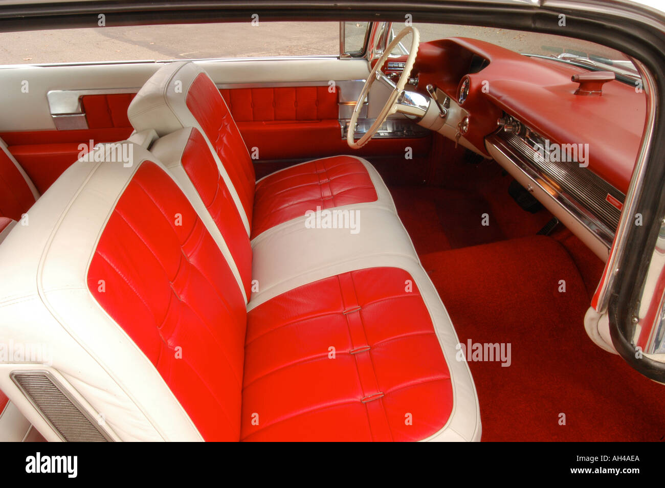 1960 Cadillac Coupe de crème Banque D'Images