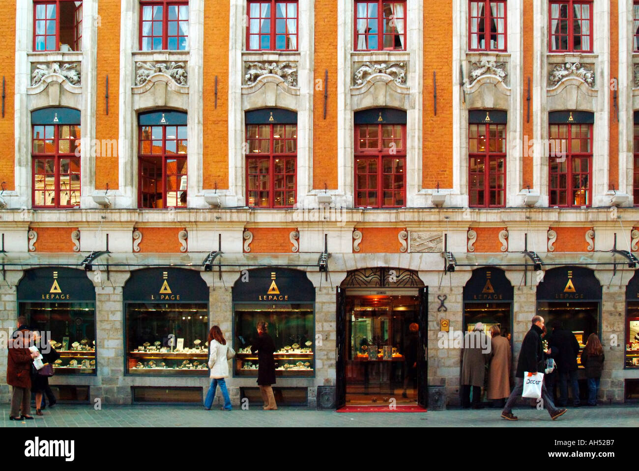 France Nord Picardie nord flandre flandres lille vieille ville town  shopping centre lepage bijouterie bijoutiers Photo Stock - Alamy