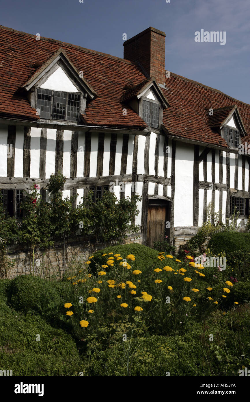 Une ferme tudor une fois la maison de Mary Arden, la mère de William Shakespeare à Abbot'S Salford Banque D'Images