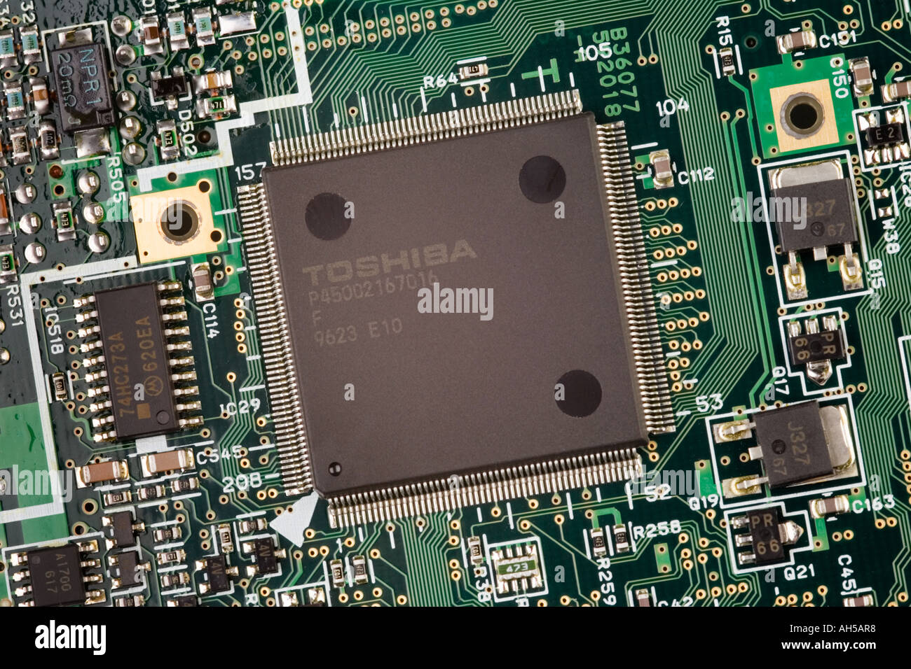 Close up of circuit board montrant différents composants électroniques Banque D'Images