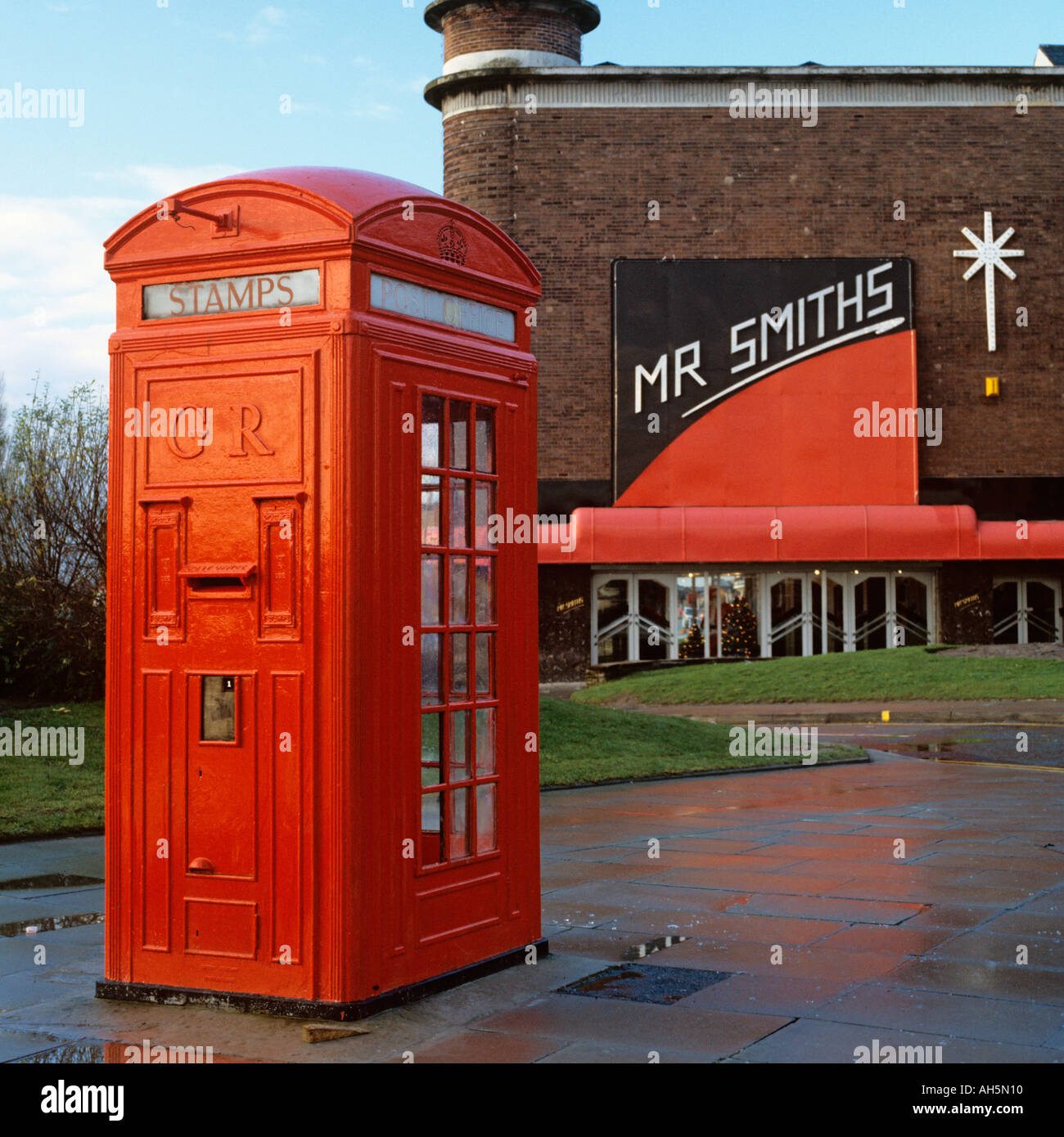 Warrington Cheshire rare K4 red phone box avec construit dans un bureau de poste Banque D'Images