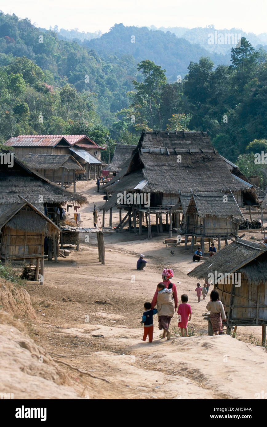 Nam Ded Mai village Akha Maung chanter Laos Indochine Asie Asie du sud-est Banque D'Images