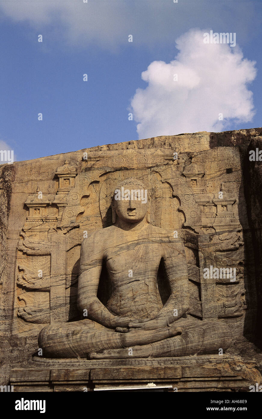 Une statue de Bouddha assis à Polonnaruwa Banque D'Images
