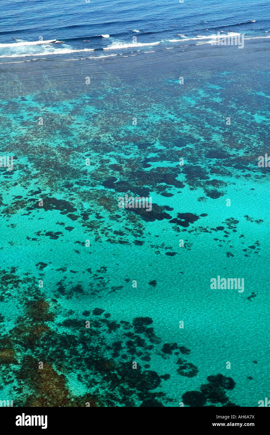 Vue aérienne de la crête récifale et d'arrière récif de Ningaloo Reef Marine Park Australie Occidentale Banque D'Images