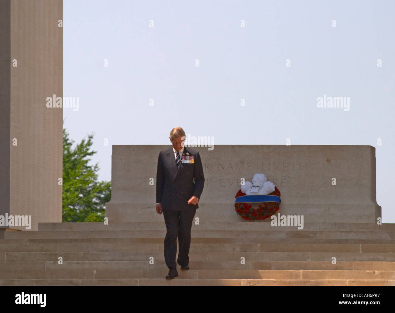 Son Altesse Royale le Prince de Galles après la pose couronne au Mémorial de Thiepval sur le 90e anniversaire de la bataille de la Somme Le 1er juillet 2006 Banque D'Images