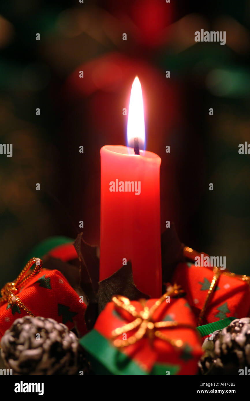 Bougie rouge de décors de tables Banque D'Images