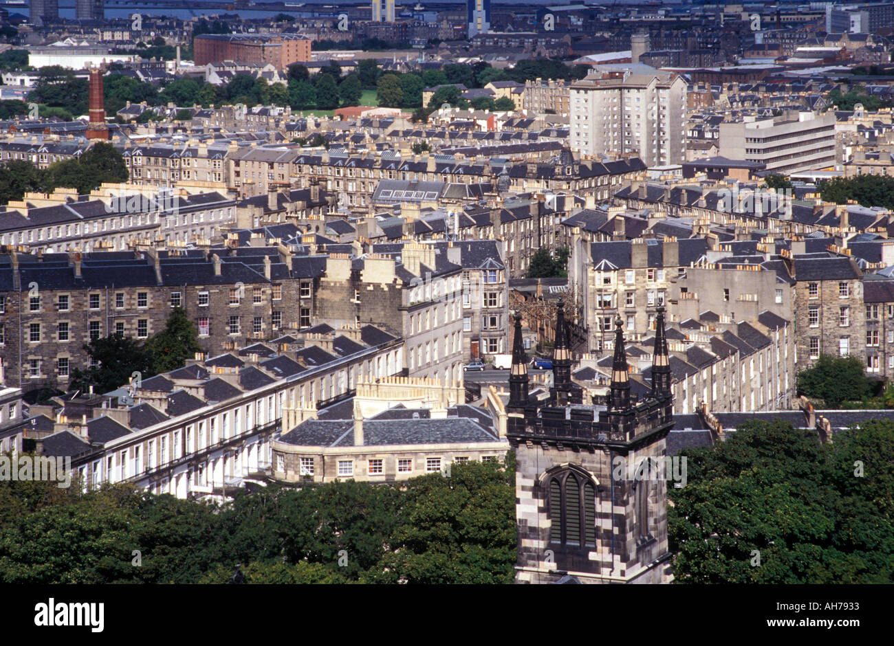 Les bâtiments en pierre de ville nouvelle et Leith de Carlton Hill Edinburgh Scotland Banque D'Images