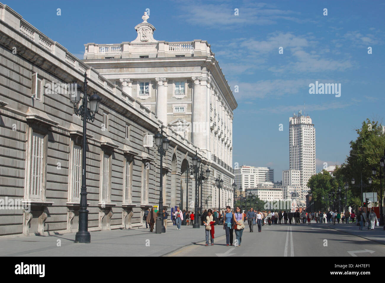 Espagne Madrid Calle Bailén Palais Royal sur la gauche Banque D'Images