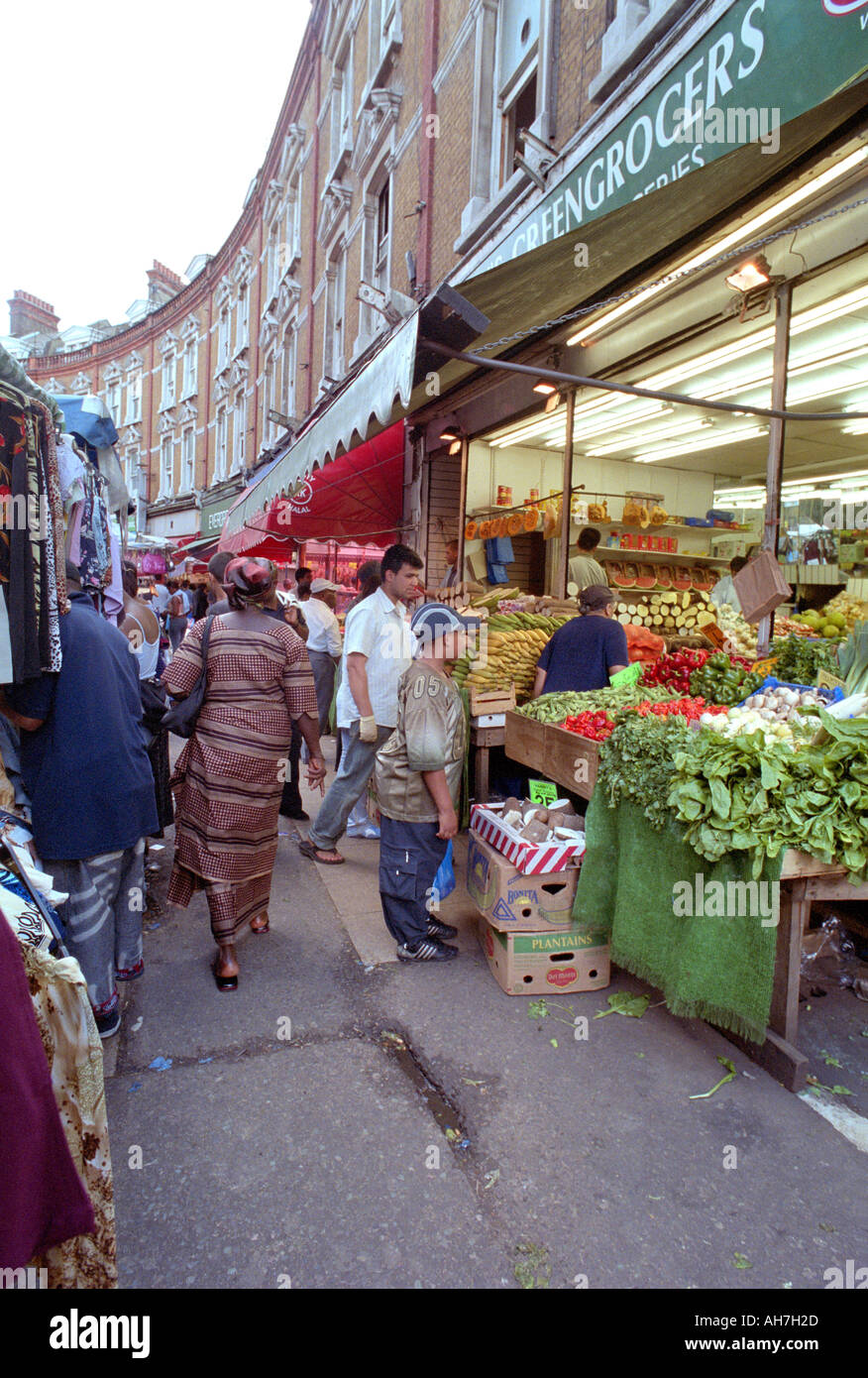 Marché couvert de Brixton dans le sud de Londres, la vente de fruits et légumes exotiques des Caraïbes Banque D'Images