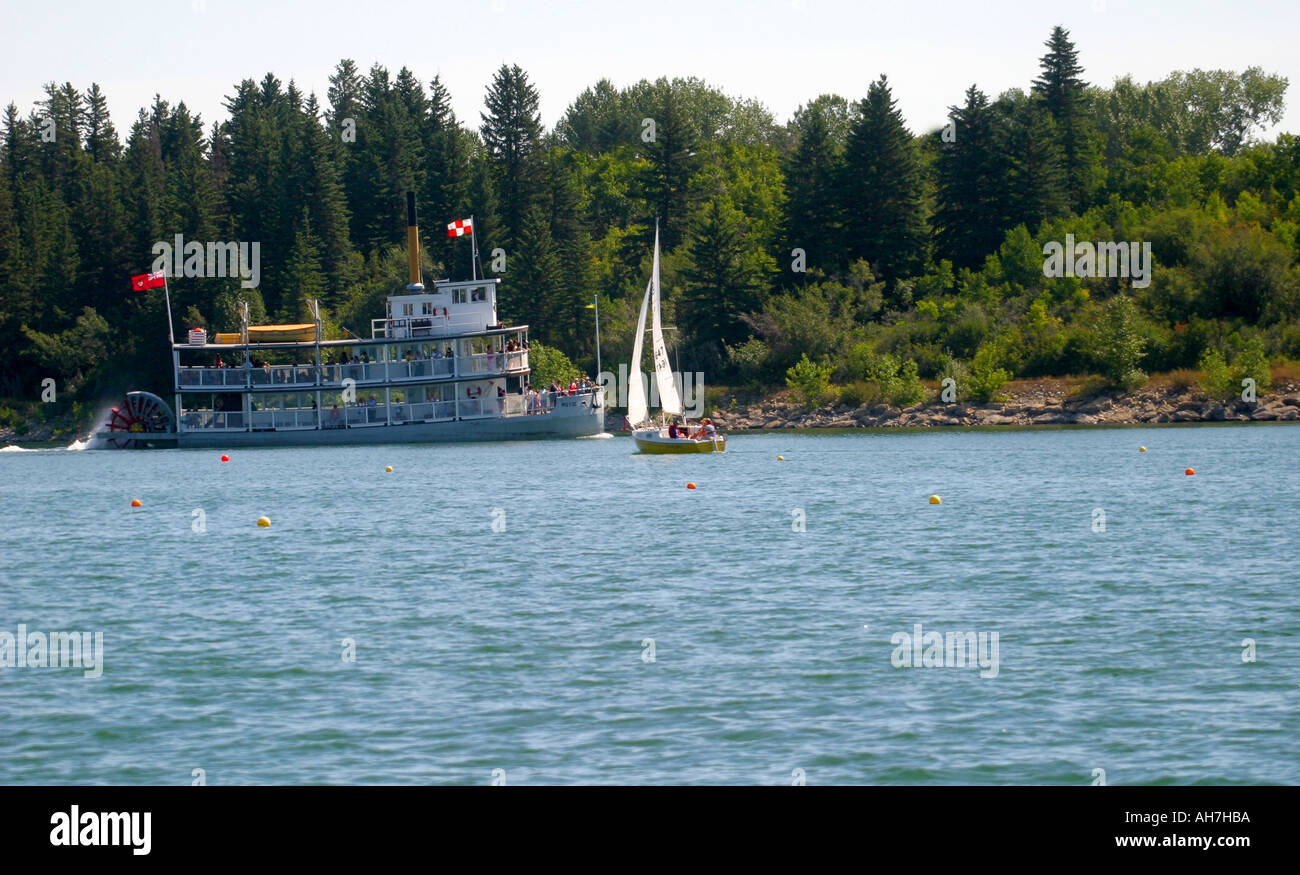 Voilier et bateau à roue arrière sur un réservoir Banque D'Images