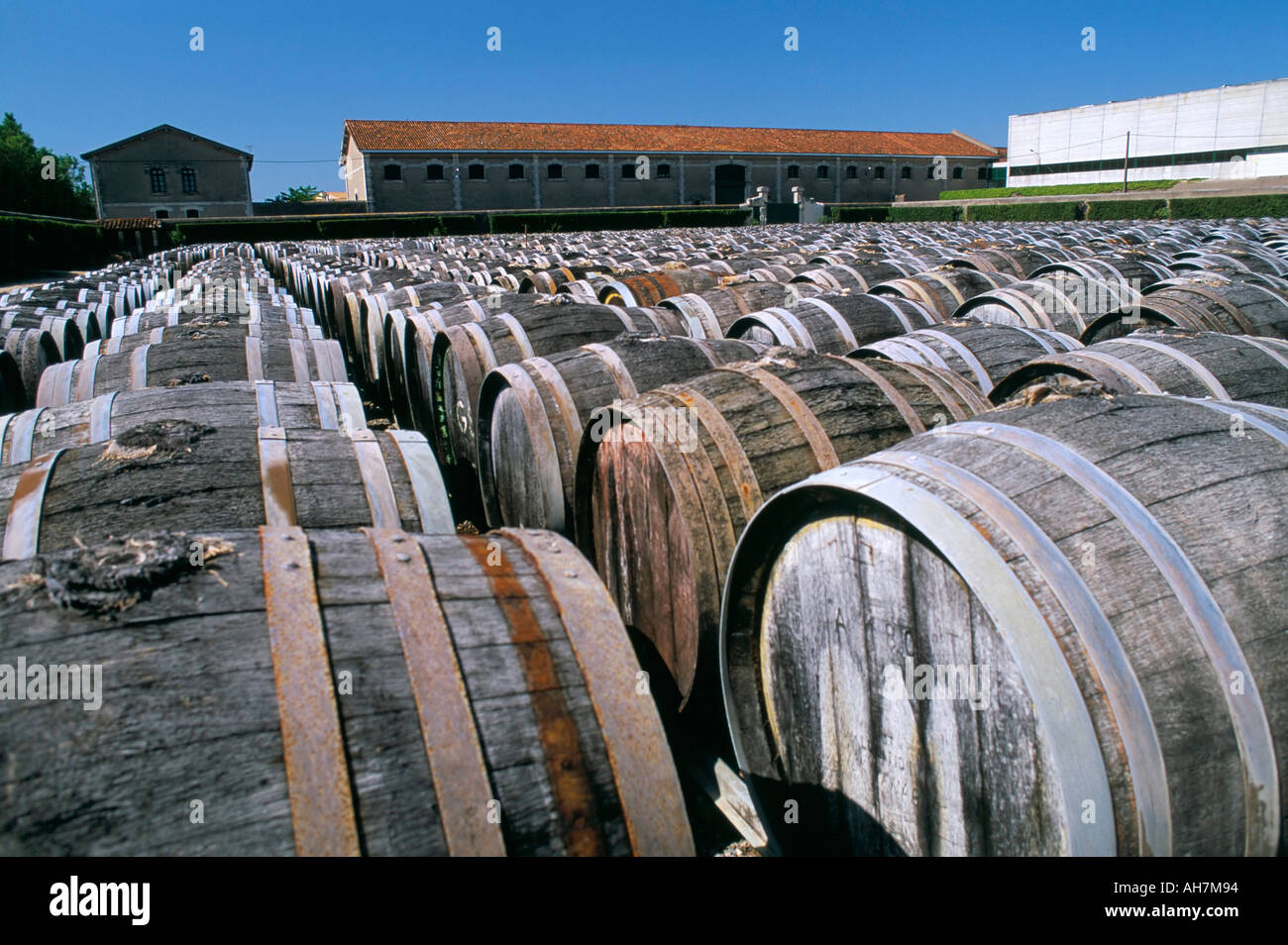 Emballages de Vermouth Noilly Prat factory datant du 19e siècle port  Marseillan Herault Languedoc Roussillon France Europe Photo Stock - Alamy