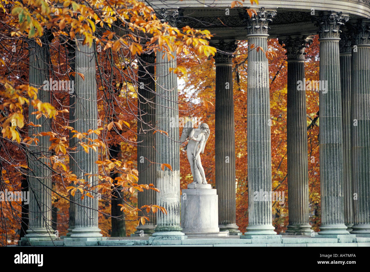 Temple De L Amour Petit Trianon Chateau De Versailles Datant Du 17e Siecle Site Du Patrimoine Mondial De L Yvelines France Europe Photo Stock Alamy