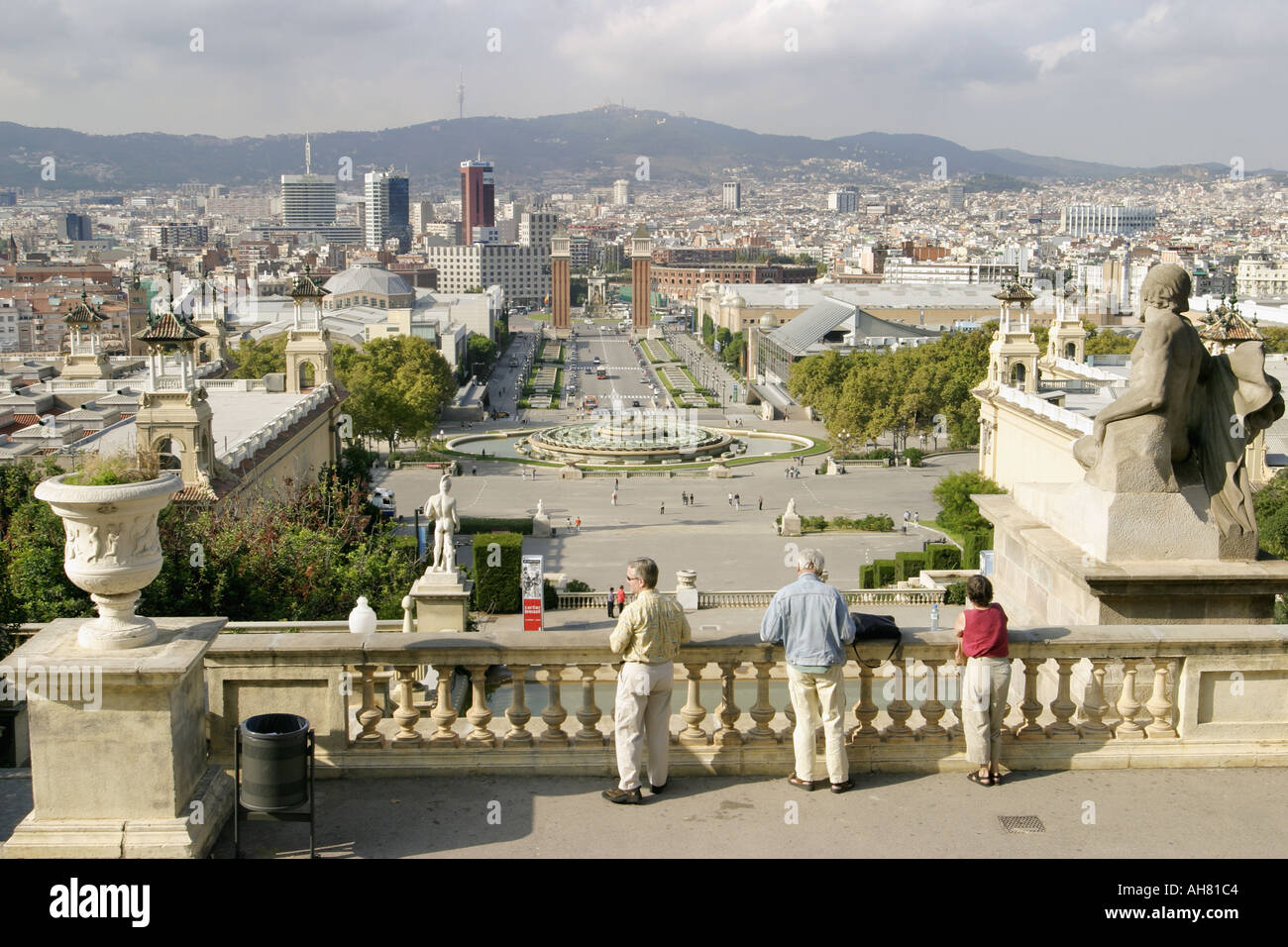 Barcelone Espagne Vue de Plaça d'Espanya de Mirador de Palau Nacional Banque D'Images