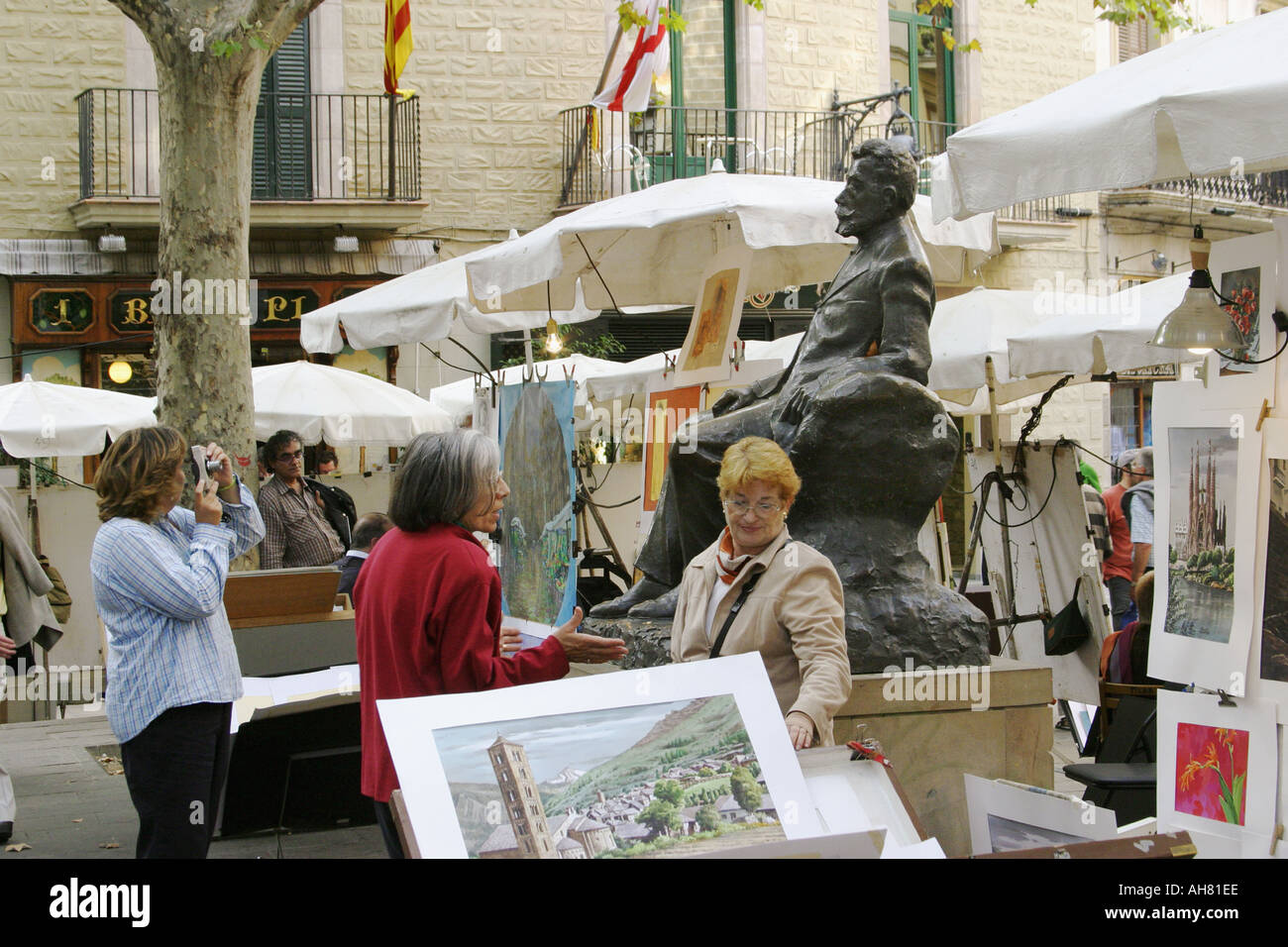 Barcelone Espagne piscine art show hebdomadaire en plaça de Sant Josep Oriol Banque D'Images