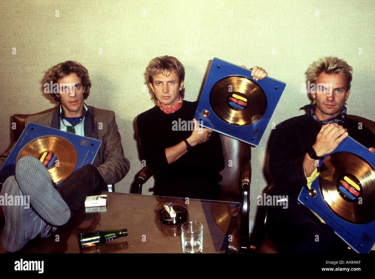 Groupe BRITANNIQUE DE POLICE avec Sting sur l'affichage de droite leurs disques d'Or Banque D'Images