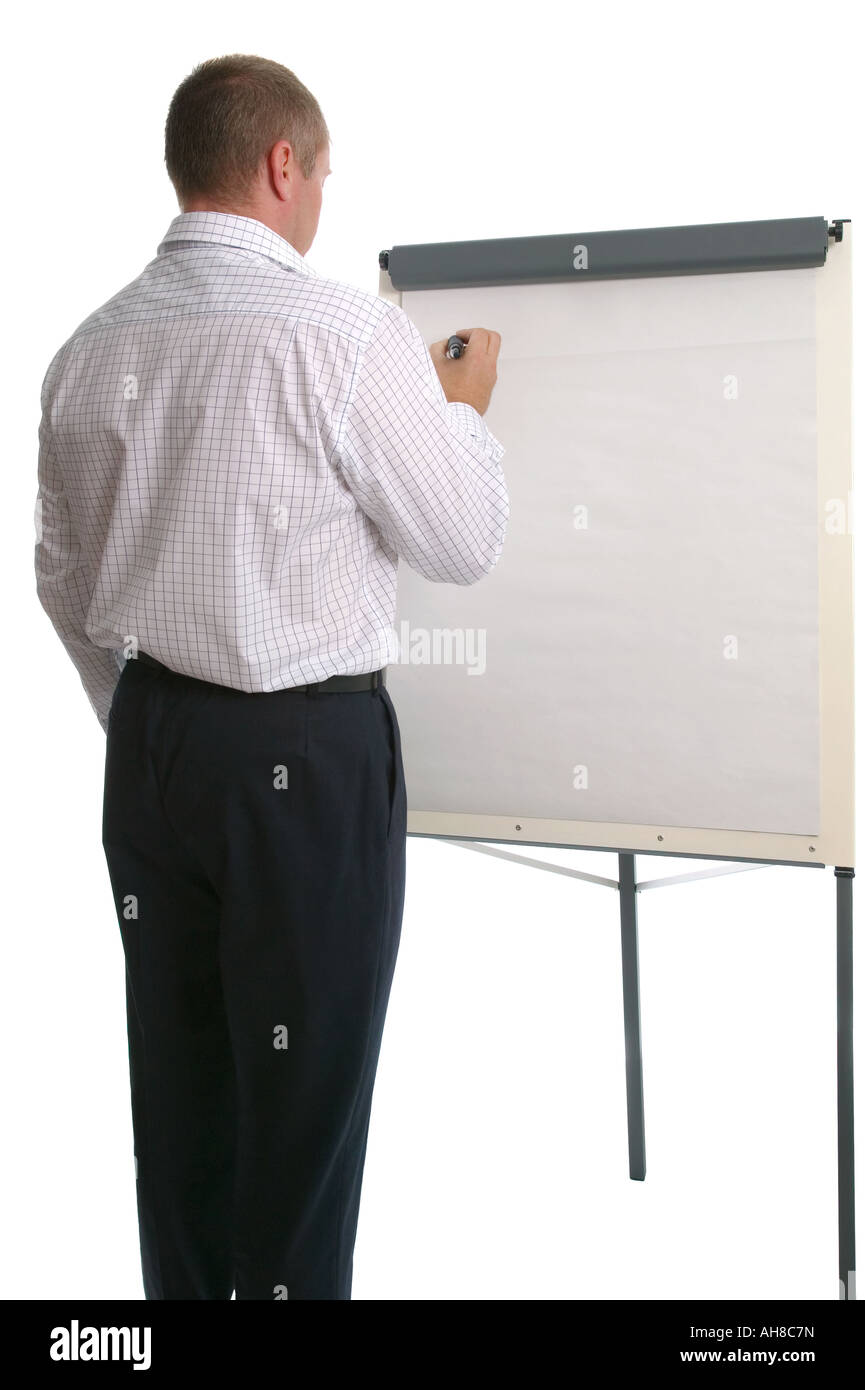 Homme d'affaires en tenue décontractée écrit sur un tableau de conférence isolated on white Banque D'Images