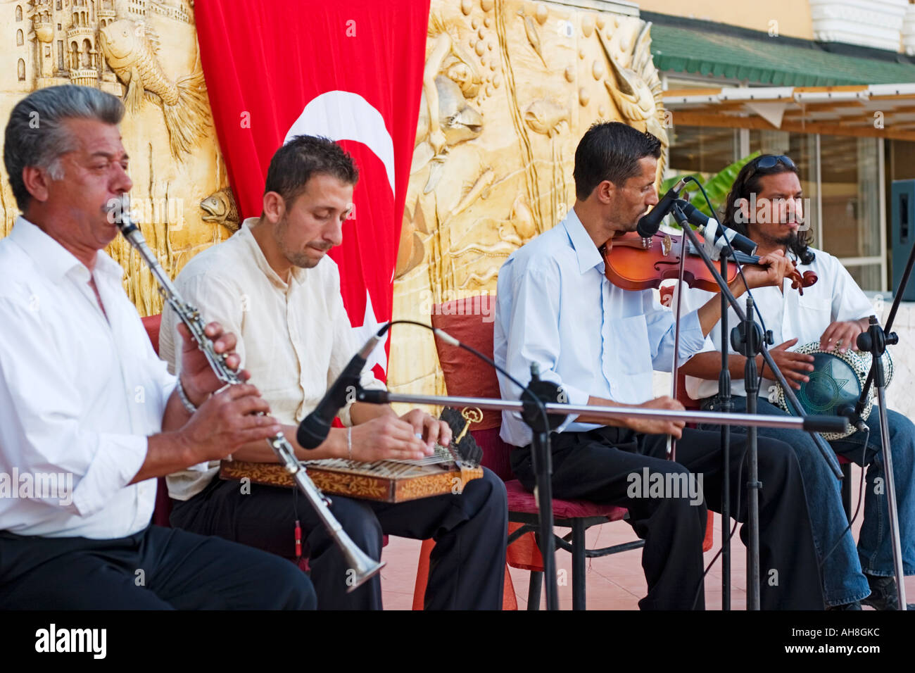 Musiciens turcs effectuer à l'aide d'instruments traditionnels à l'hôtel Banque D'Images