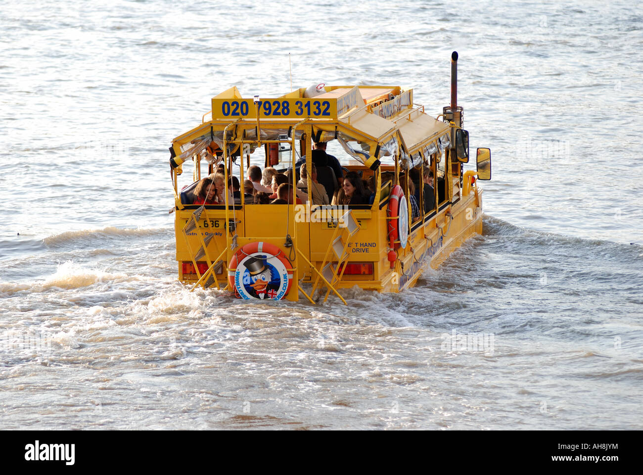 London Duck Tours véhicule amphibie sur la rivière Thames, London, England, UK Banque D'Images
