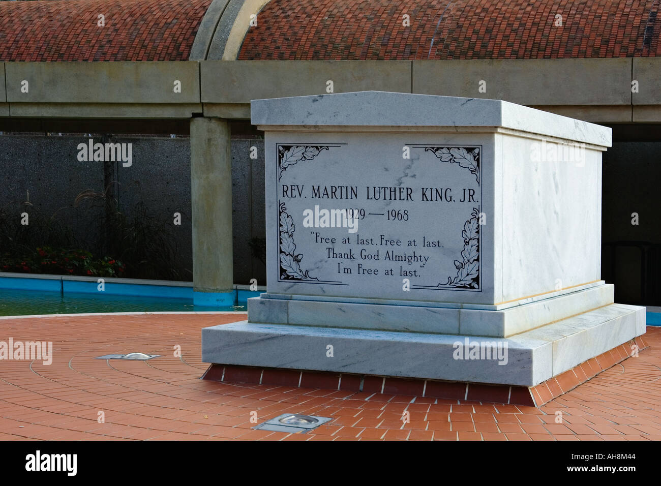 Le Dr leader des droits civils Martin Luther King Jr tombeau situé au lieu historique de Martin Luther King à Atlanta en Géorgie Banque D'Images