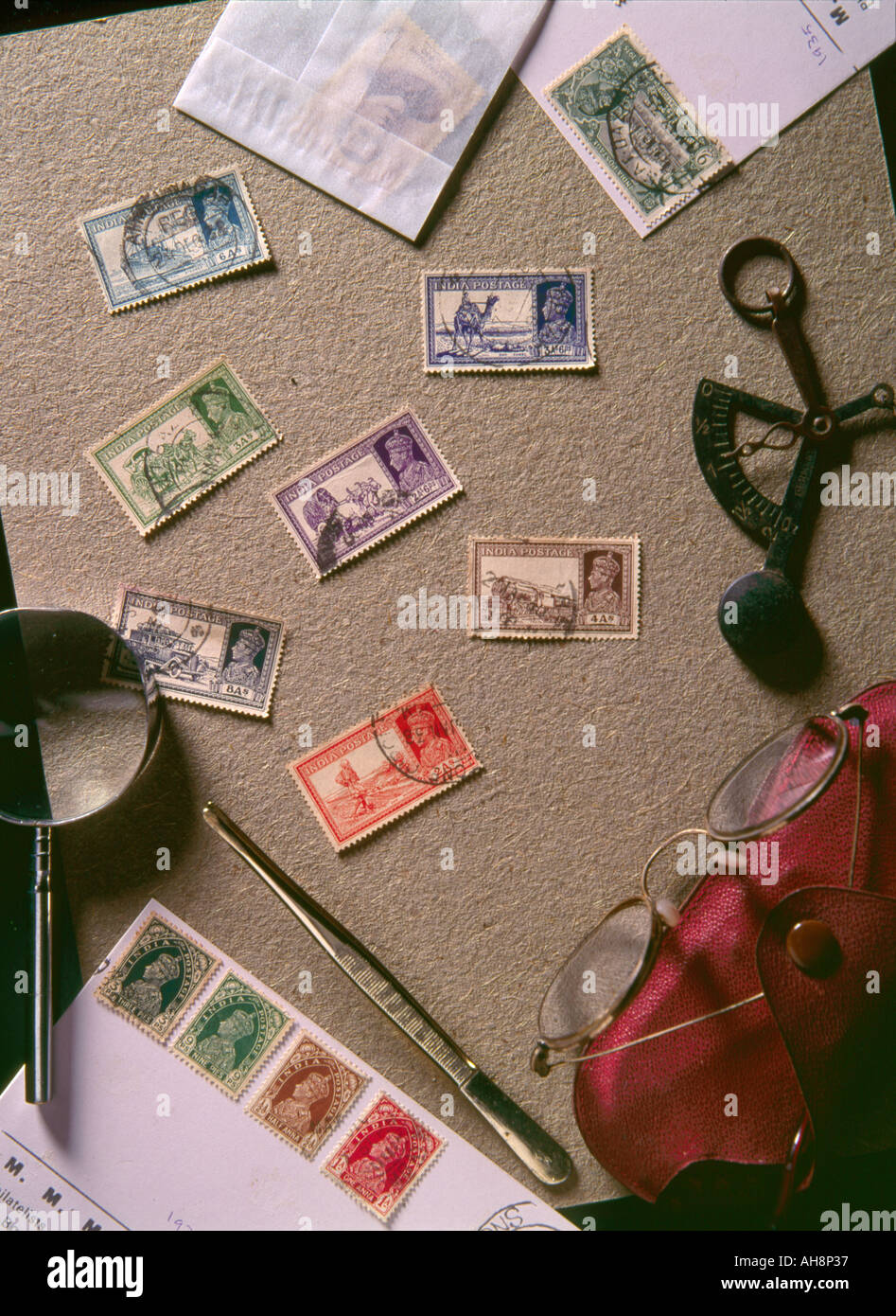 Concept Philateli AAD71570 vieil Indien Poster stamp stamp collectors tools Banque D'Images