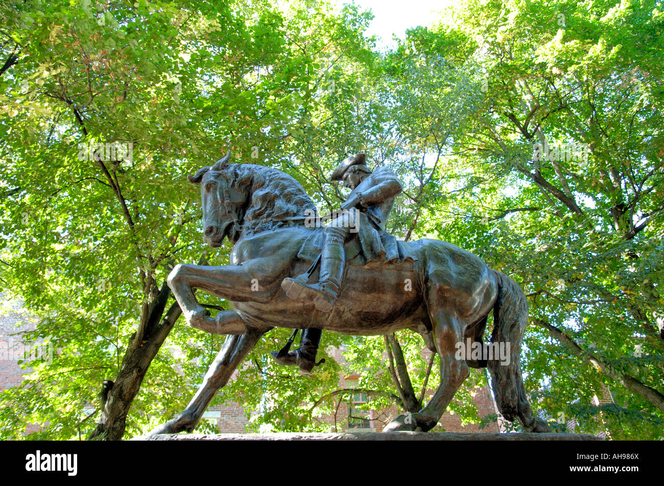 Midnight Ride de Paul Revere statue dans le quartier North End de Boston. Banque D'Images
