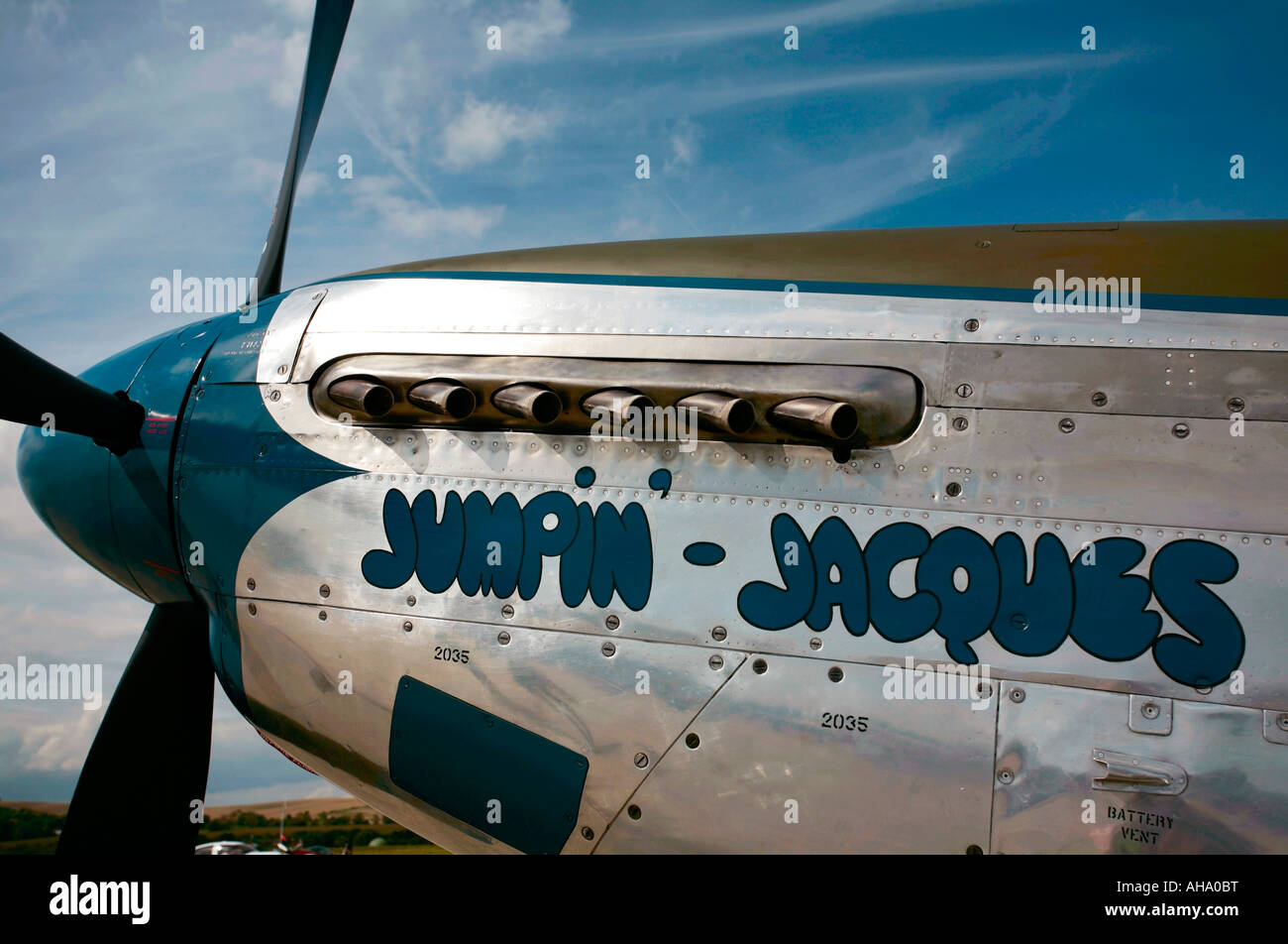 Les dessins de nez et de marquages sur le Jumpin' Jacques P-51D-20-NA Mustang warbird Banque D'Images
