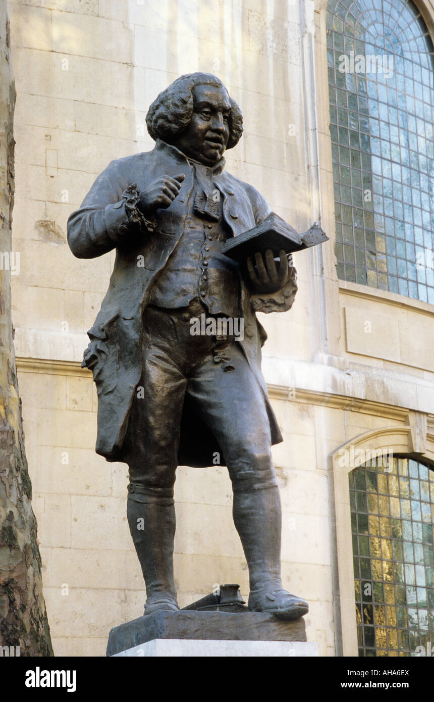 Le Dr Johnson s Statue par St Clement Danes Church London Banque D'Images