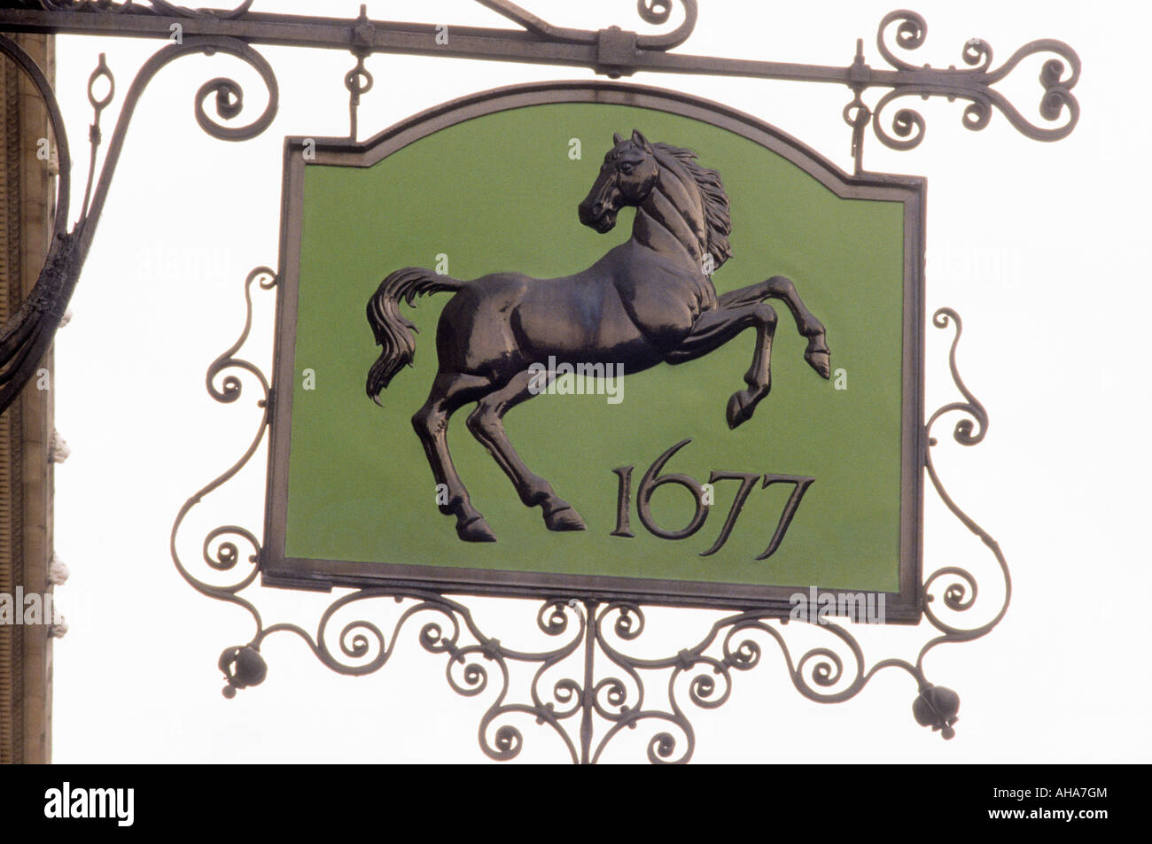 Lombard Street City de Londres la Lloyds Bank Street sign banques britanniques signe vieux 1677 vintage England UK cheval noir Banque D'Images