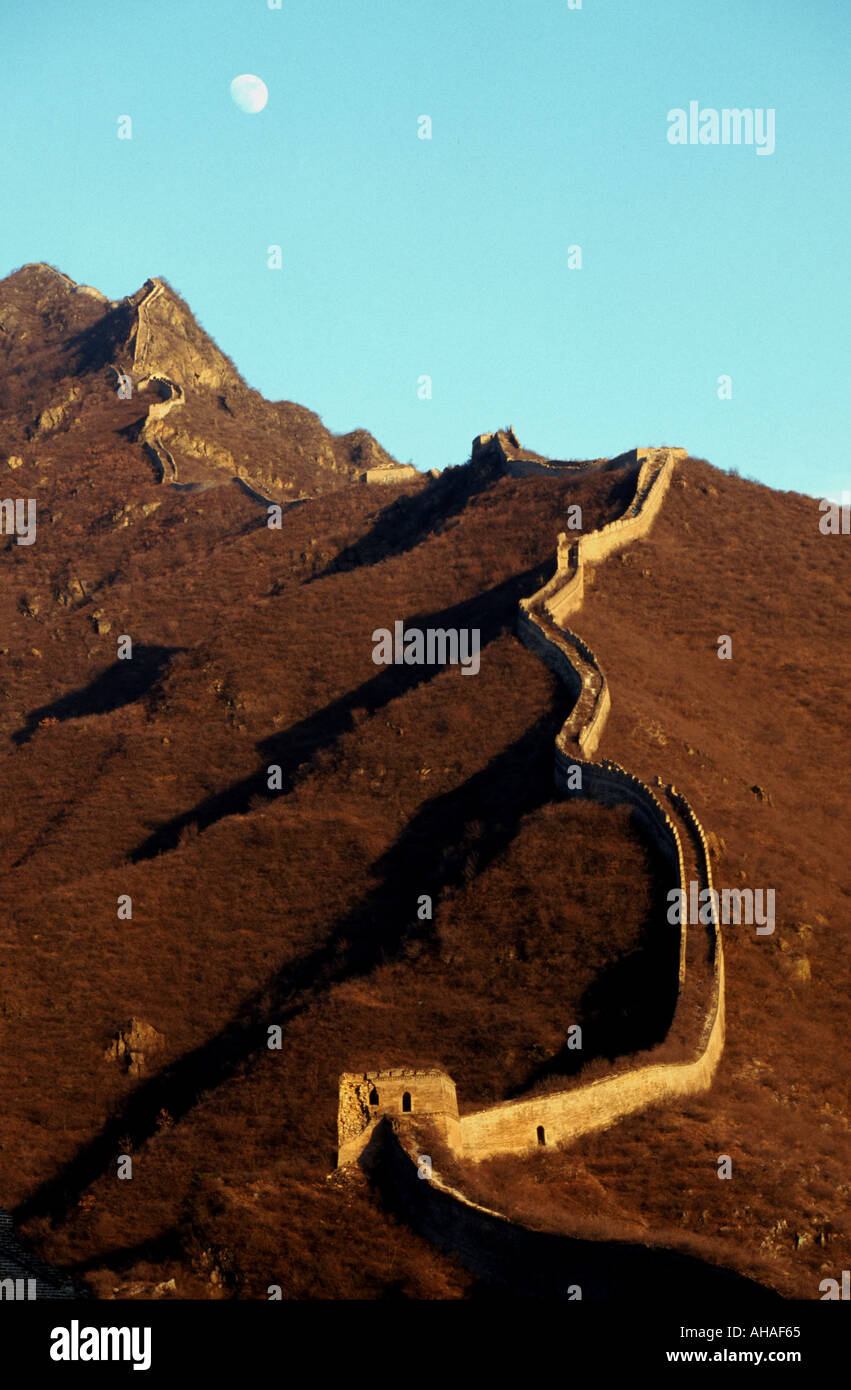 Grande Muraille de Chine avec lune Banque D'Images