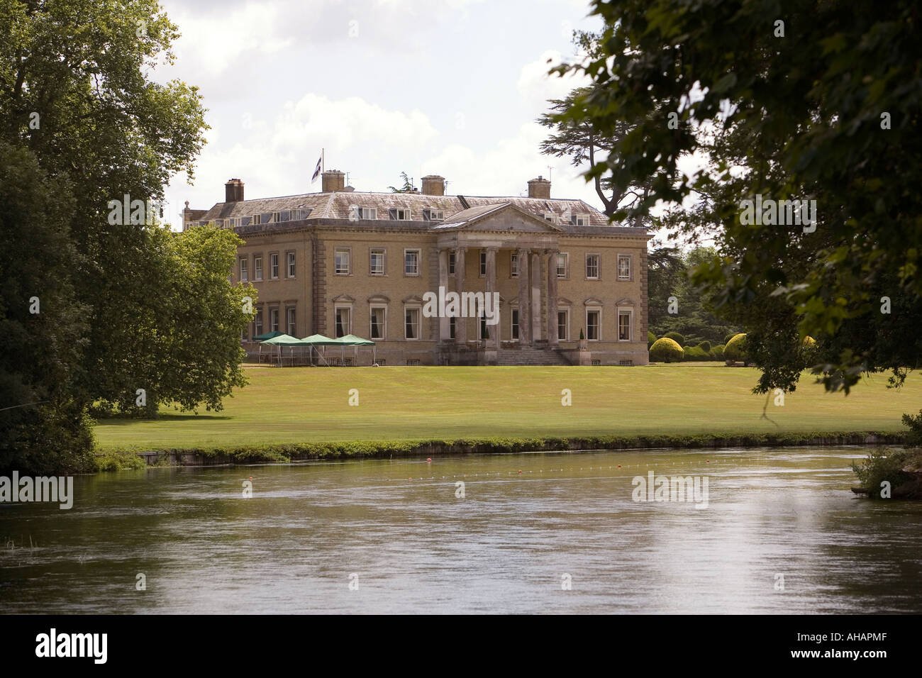 Royaume-uni Hampshire Romsey Broadlands House CLA Game Fair sur la pêche à la ligne d'essai de la rivière Banque D'Images