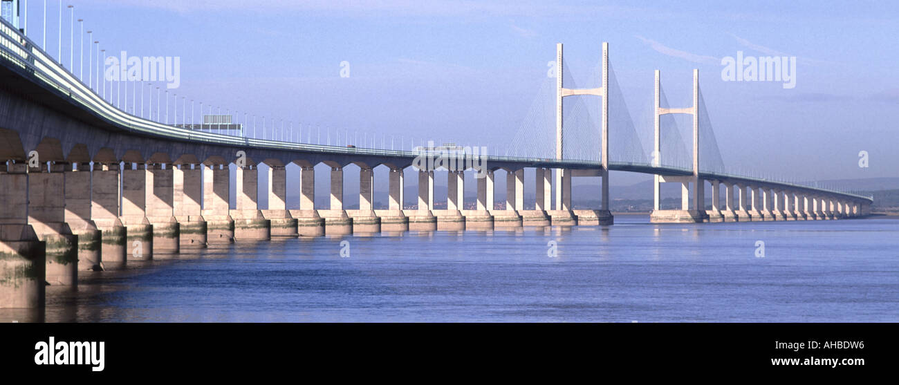 Deuxième Severn Crossing autoroute M4 pont sur la rivière Severn grand projet d'infrastructure UK de paysage littoral côte anglaise gallois lointain Banque D'Images