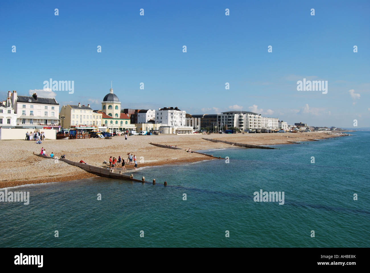 Plage et de la promenade de la jetée de Worthing, Worthing, West Sussex, Angleterre, Royaume-Uni Banque D'Images
