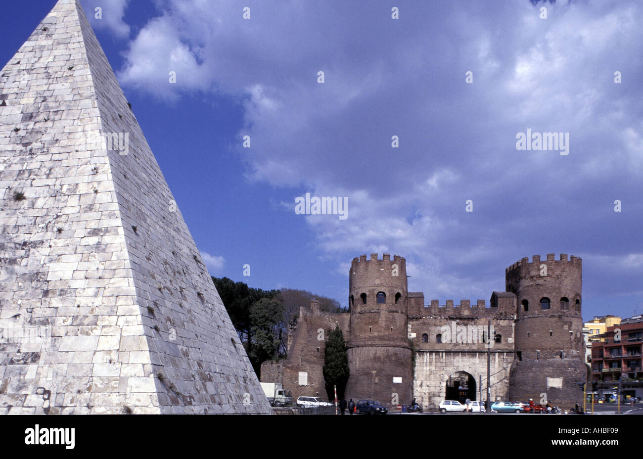 Pyramide Cestia Porta San Paolo Rome Lazio Italie Banque D'Images