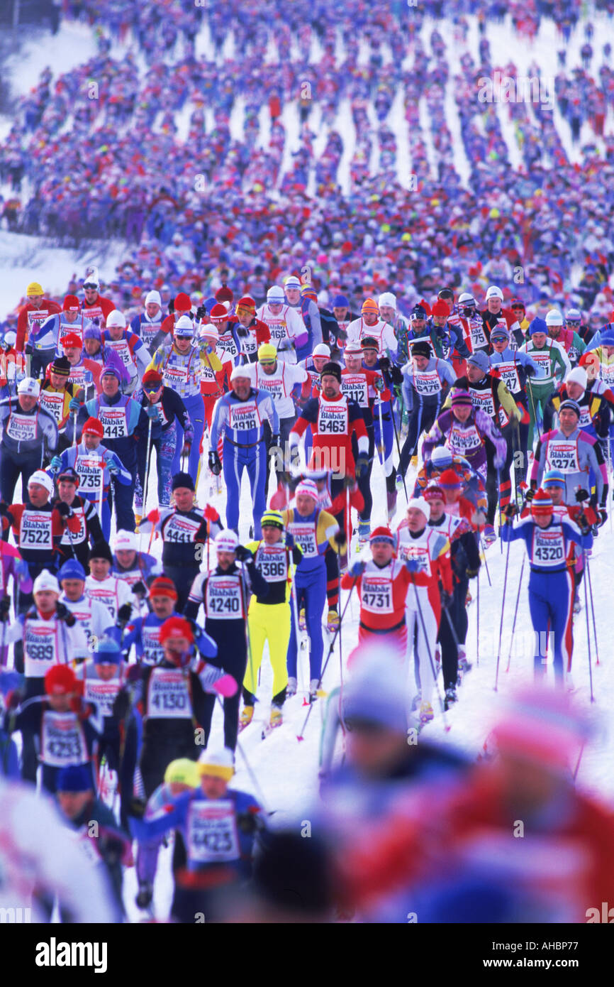 Vasaloppet est à 90 km de ski de fond classique avec environ 16 500 participants qui à partir de la station de ski de Sälen à Mora en Suède Banque D'Images