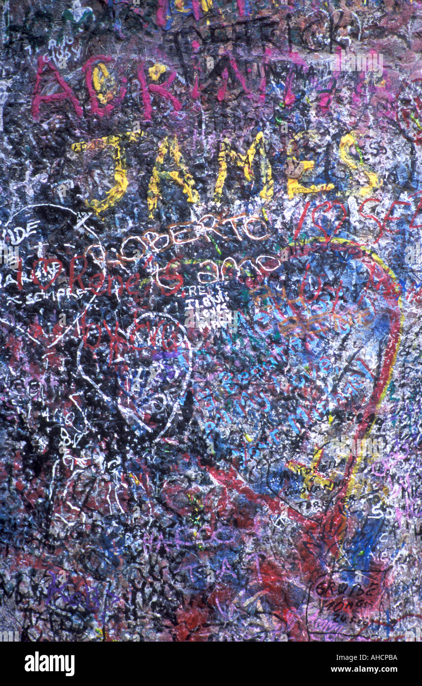 Mur de l'amour l'amour de l'écriture graffiti écrit sur un mur à Vérone, près de la maison de Juliette Banque D'Images