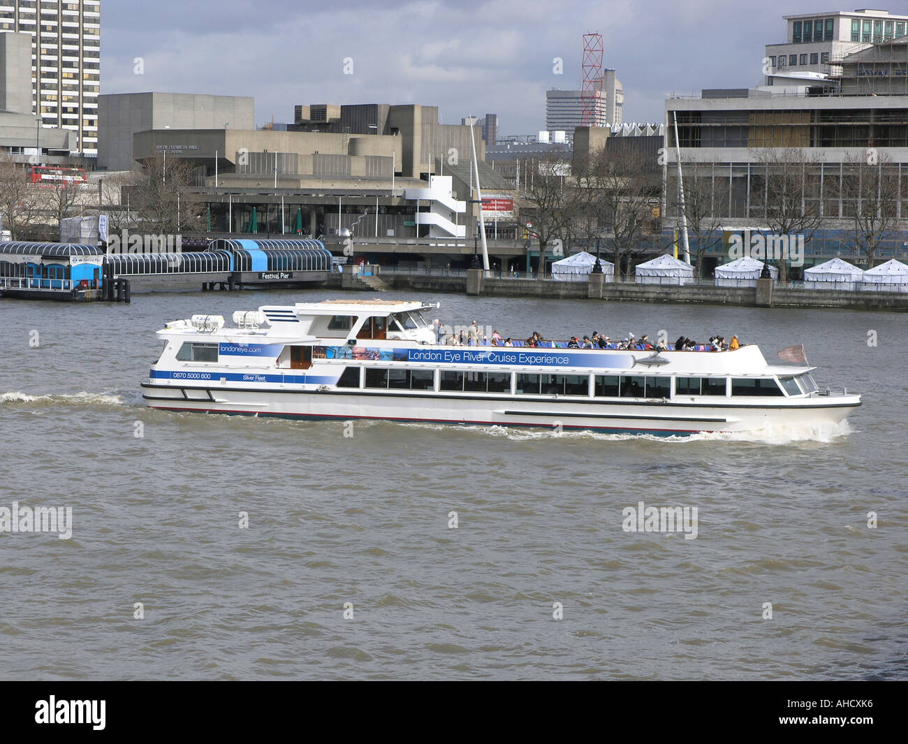 Bateau de plaisance sur la tamise Londres Angleterre Banque D'Images