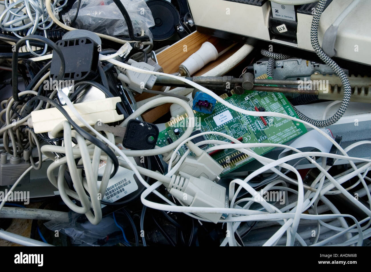 Collecte de matériel électrique câbles et plus encore Banque D'Images