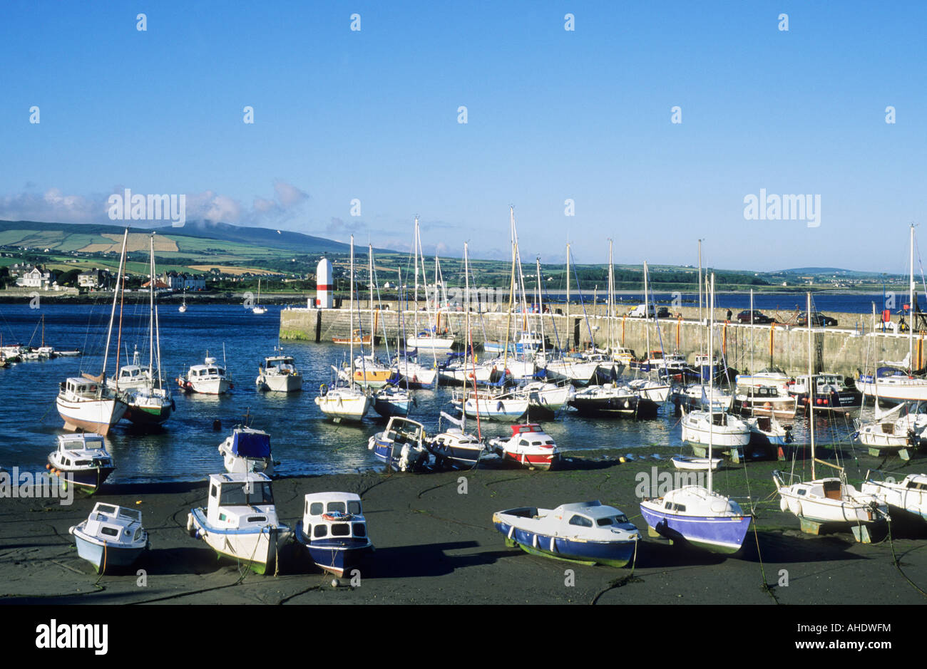 Port Sainte Marie, Île de Man, le Manx UK port côte paysage paysage côtier tourisme voyage voyage mer mâts des bateaux de plaisance Banque D'Images