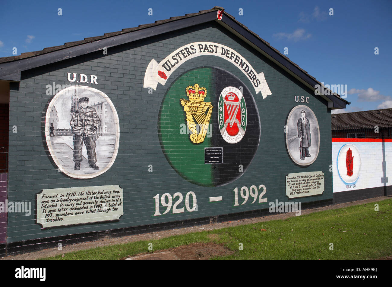 Murales loyalistes dans la région de Dalby inférieur est protestant Belfast Irlande du Nord . Depuis 1920 défenseurs Ulsters 1992 fe Banque D'Images