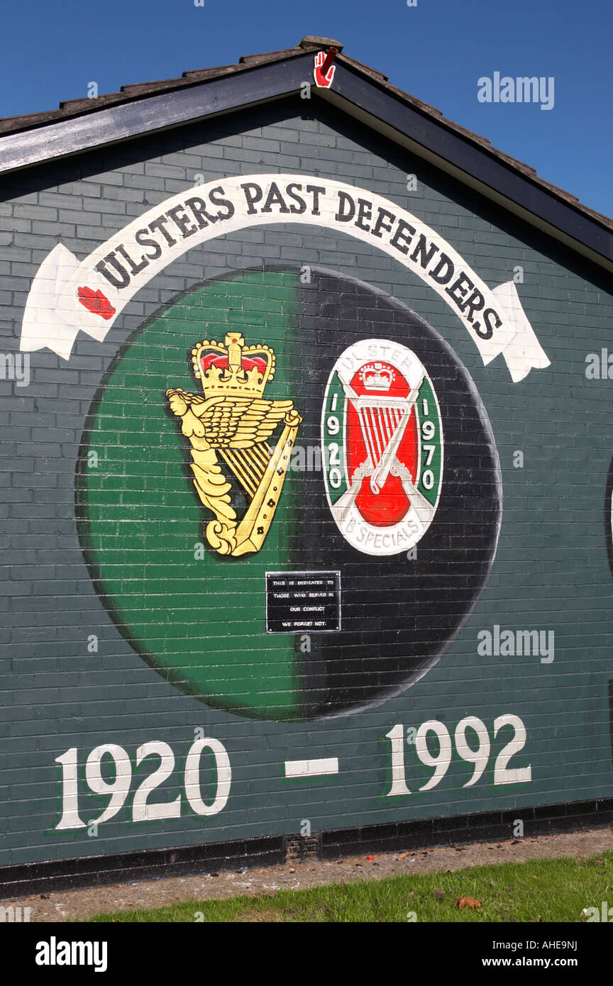 Murales loyalistes dans la région de Dalby inférieur est protestant Belfast Irlande du Nord . Depuis 1920 défenseurs Ulsters 1992 fe Banque D'Images