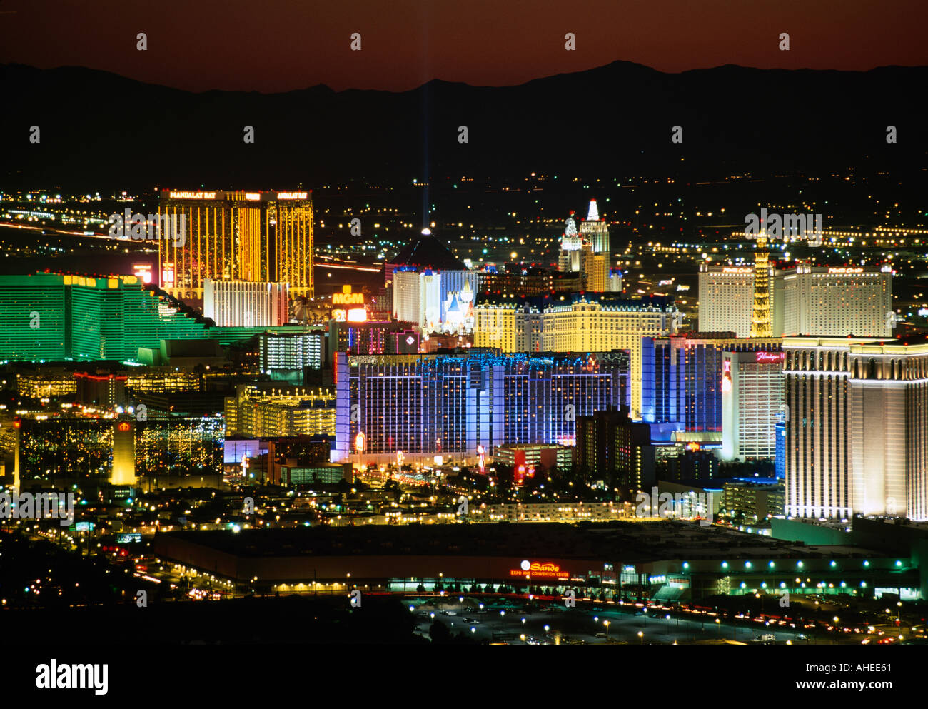 États-unis d'Amérique, Nevada, Las Vegas, l'établissement Hotel and Casino au crépuscule District Banque D'Images