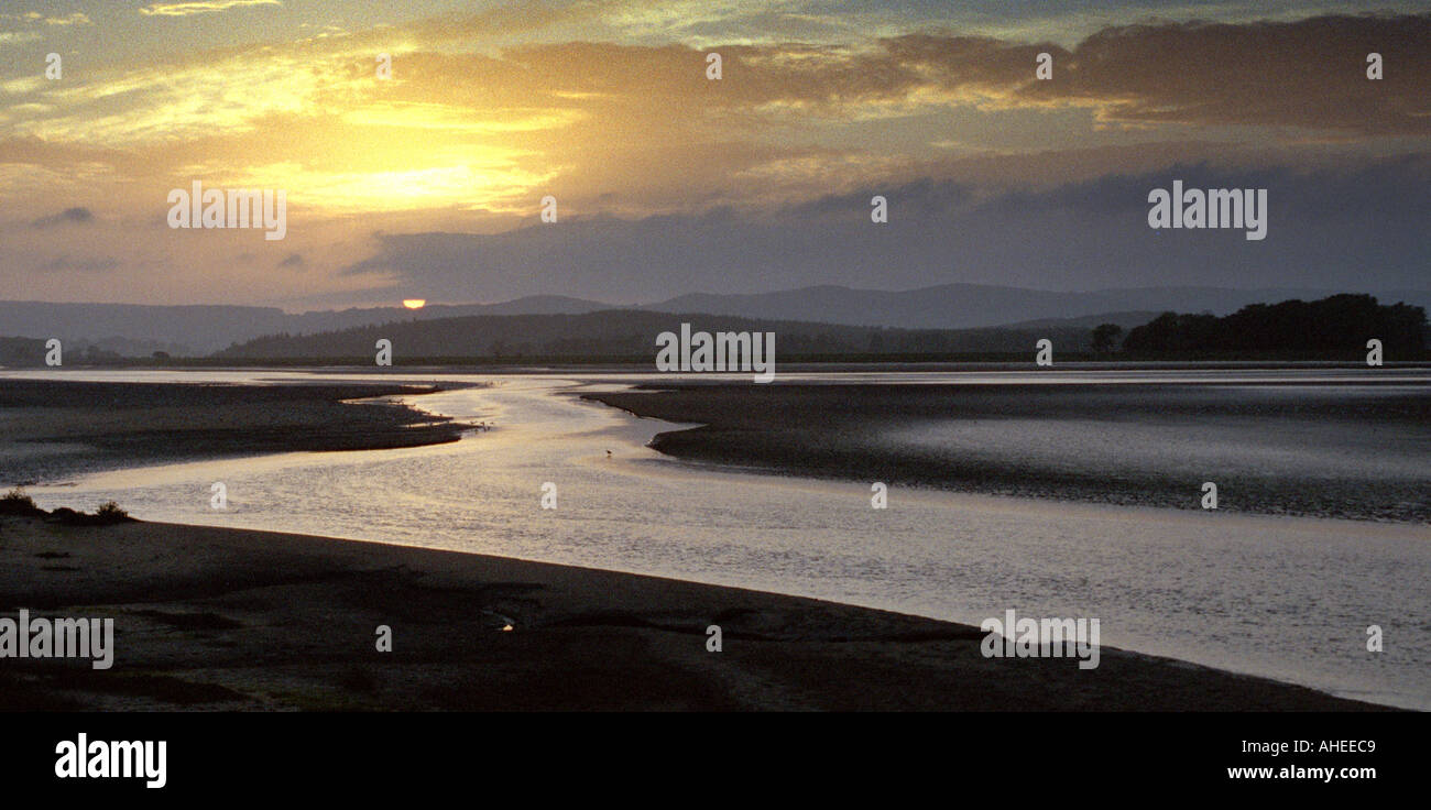 L'estuaire de Kent de Sandside près d'Arnside Cumbria en fin d'après-midi Banque D'Images