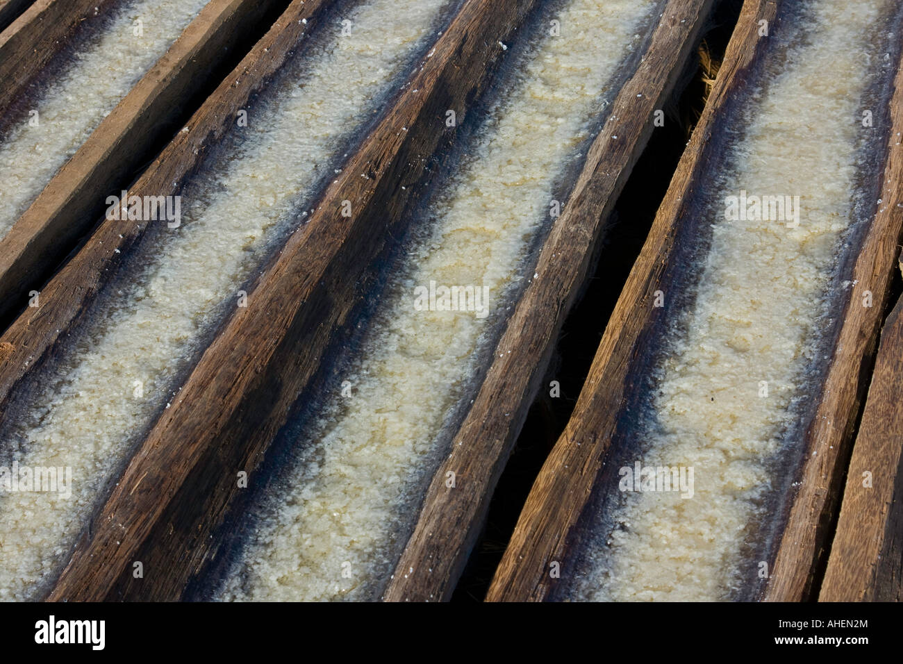 Les creux de production de sel artisanal Amed Bali Indonésie Banque D'Images