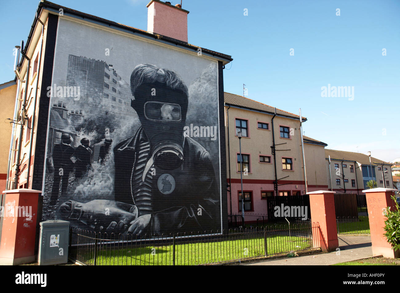 Les bombardiers de l'essence à la bataille de l'Bogside , partie de la People's gallery murales en son sommet de la rue de l'aire de bogside D Banque D'Images