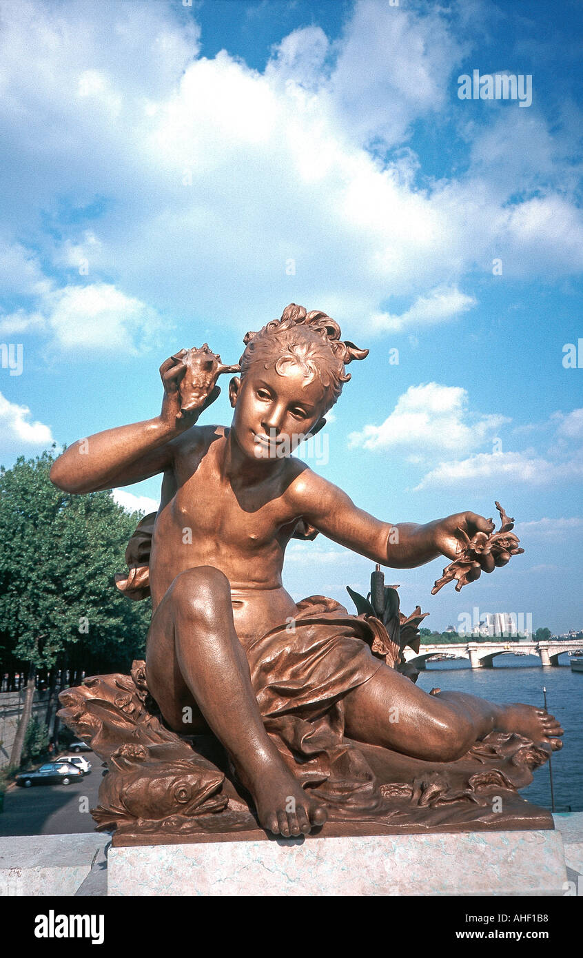 Paris France, détail, Monument français 'Pont Alexandre III' Sculpture 'Seine River' 'Art public' (exposition universelle 1900) Banque D'Images